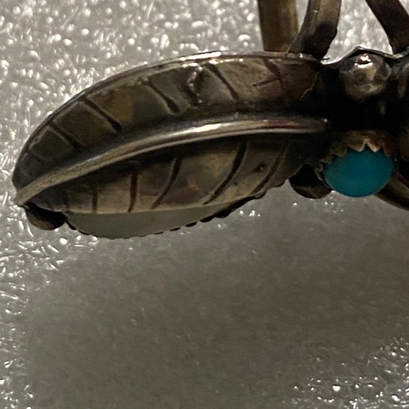 Old Pawn Mother of Pearl and Turquoise Ring - Picture 6 of 13